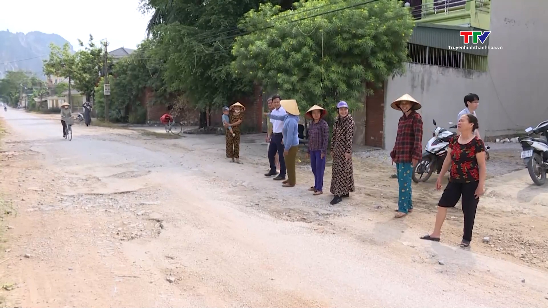 Đường xuống cấp gây ảnh hưởng đời sống người dân tại phường An Hưng, thành phố Thanh Hóa - Ảnh 2.