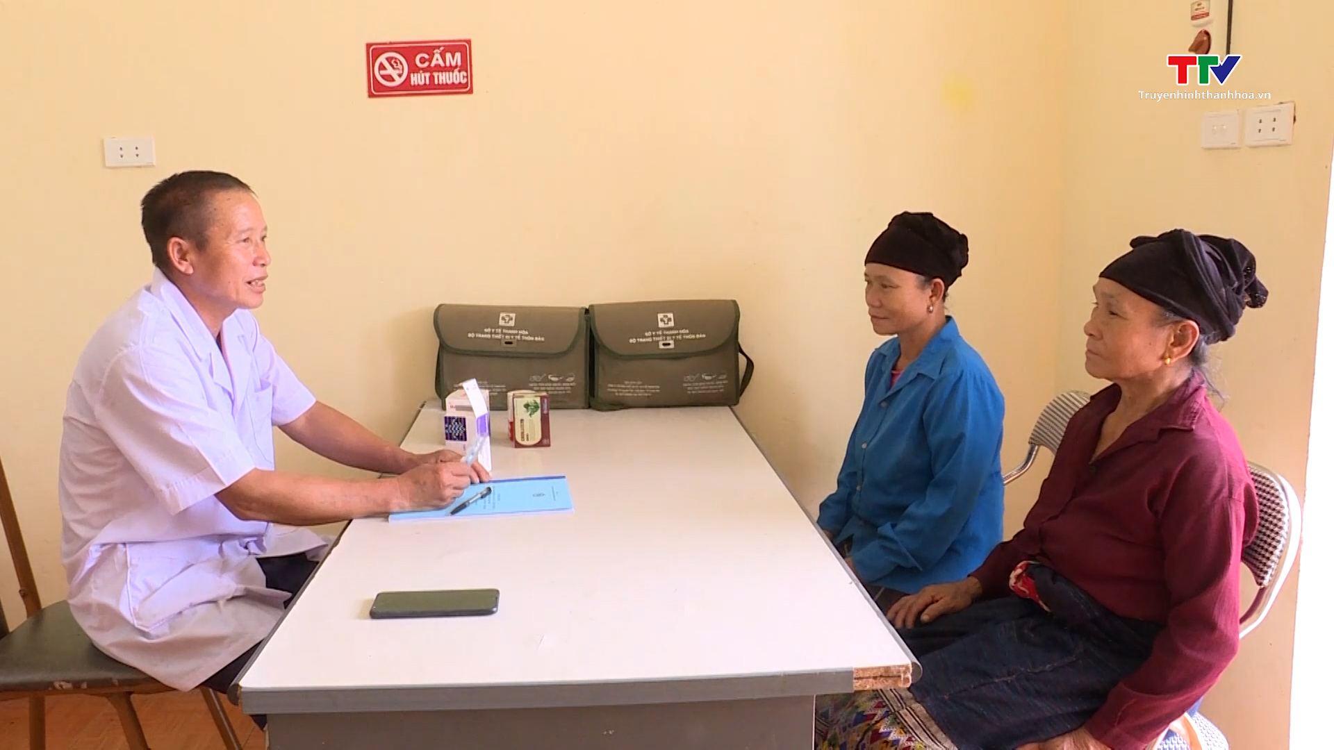 Trung tâm Y tế huyện Mường Lát làm tốt công tác chăm sóc sức khỏe cho nhân dân - Ảnh 3.