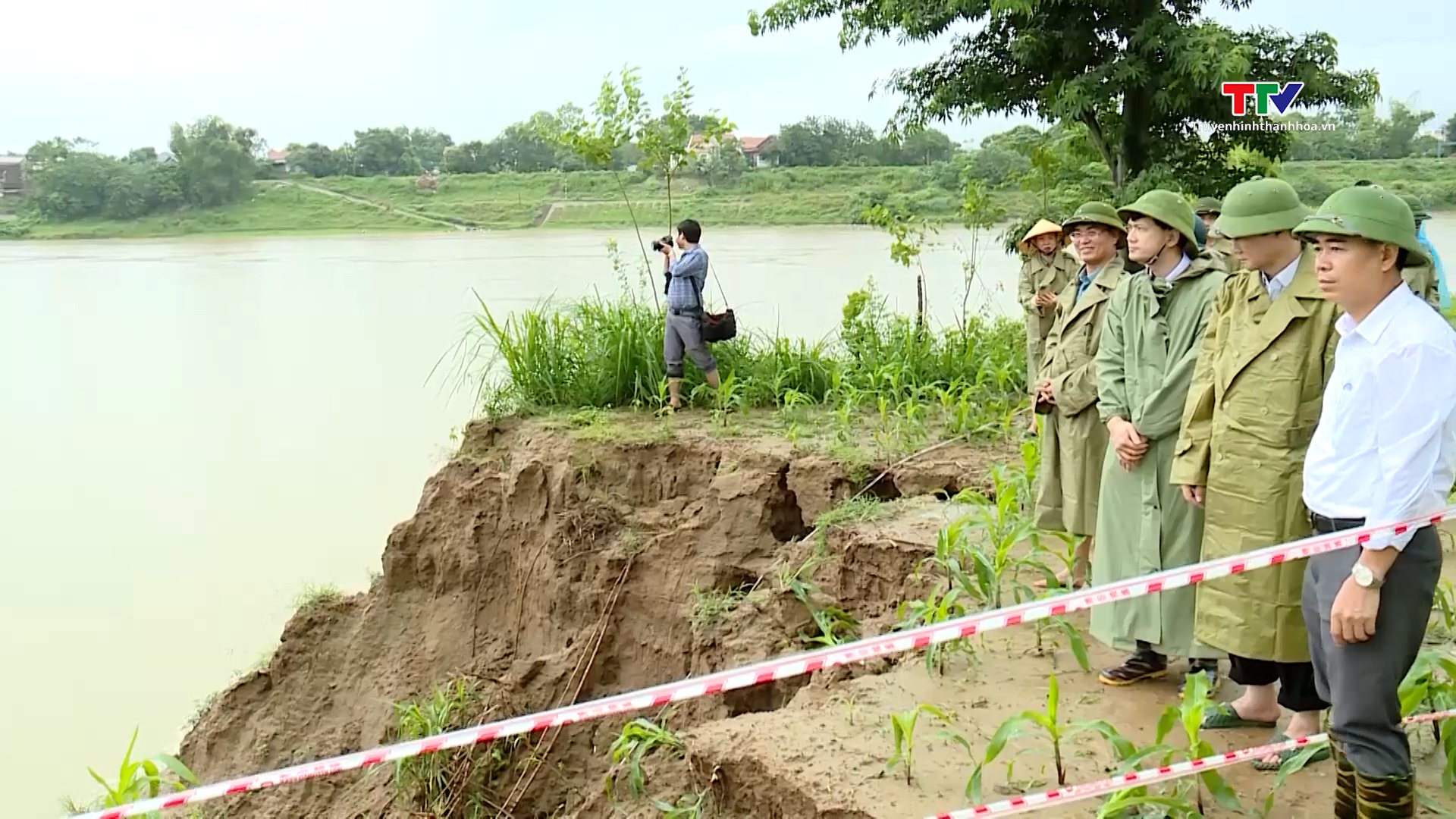 Chủ tịch UBND tỉnh Đỗ Minh Tuấn kiểm tra và chỉ đạo khắc phục hậu quả mưa lũ ở các huyện Hà Trung và Vĩnh Lộc
 - Ảnh 3.