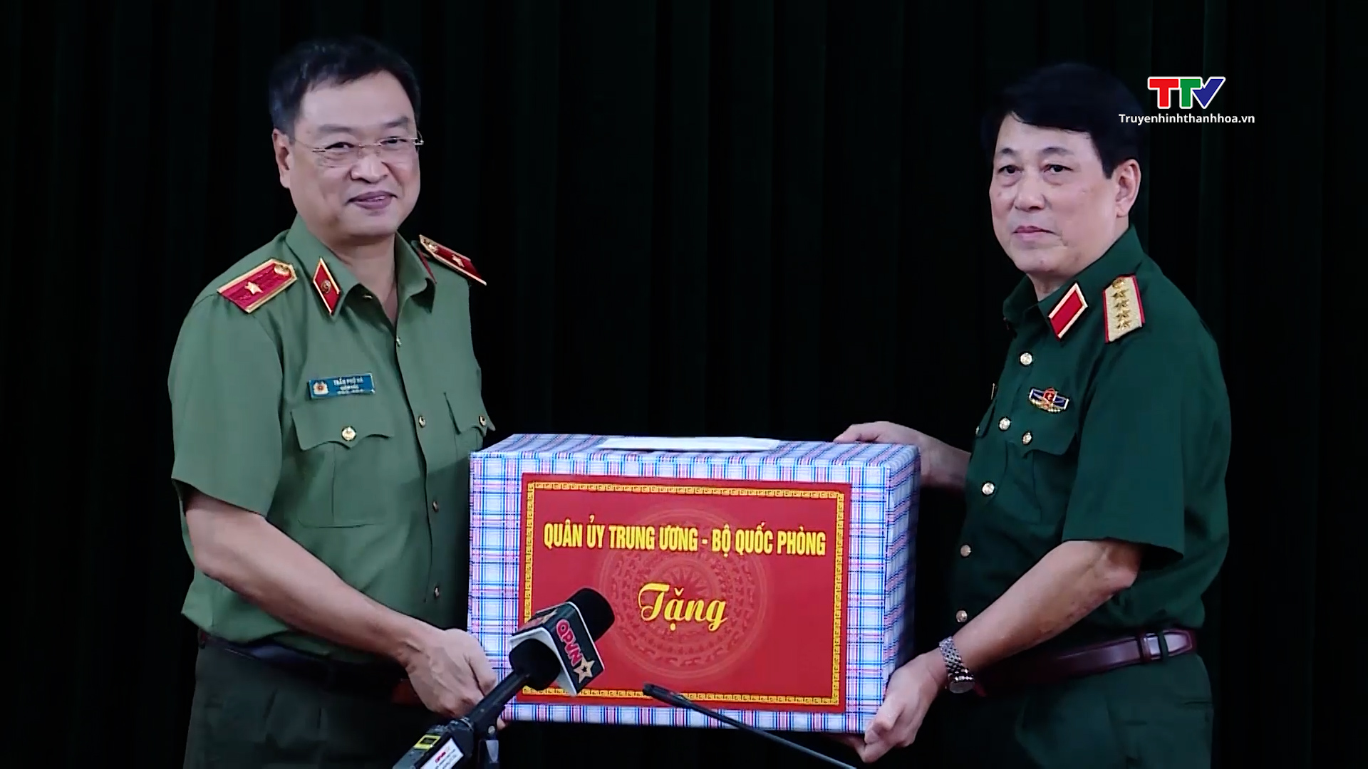 Đại tướng Lương Cường, Uỷ viên Bộ Chính trị, Chủ nhiệm Tổng cục Chính trị Quân đội nhân dân Việt Nam thăm, làm việc tại Thanh Hóa - Ảnh 6.