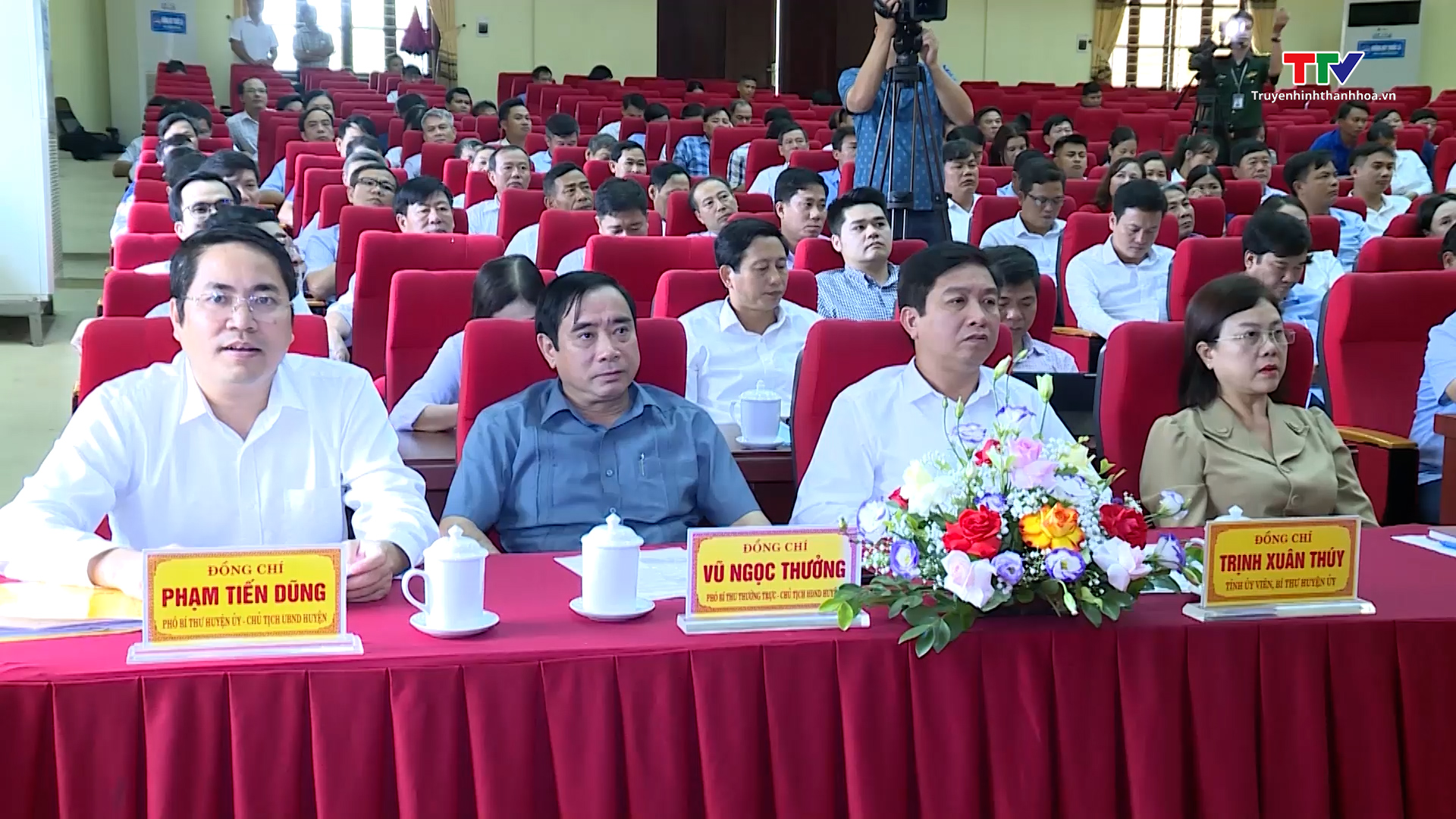 Đại tướng Lương Cường, Ủy viên Bộ Chính trị, Chủ nhiệm Tổng cục Chính trị Quân đội Nhân dân Việt Nam tiếp xúc cử tri tại Thanh Hóa - Ảnh 4.