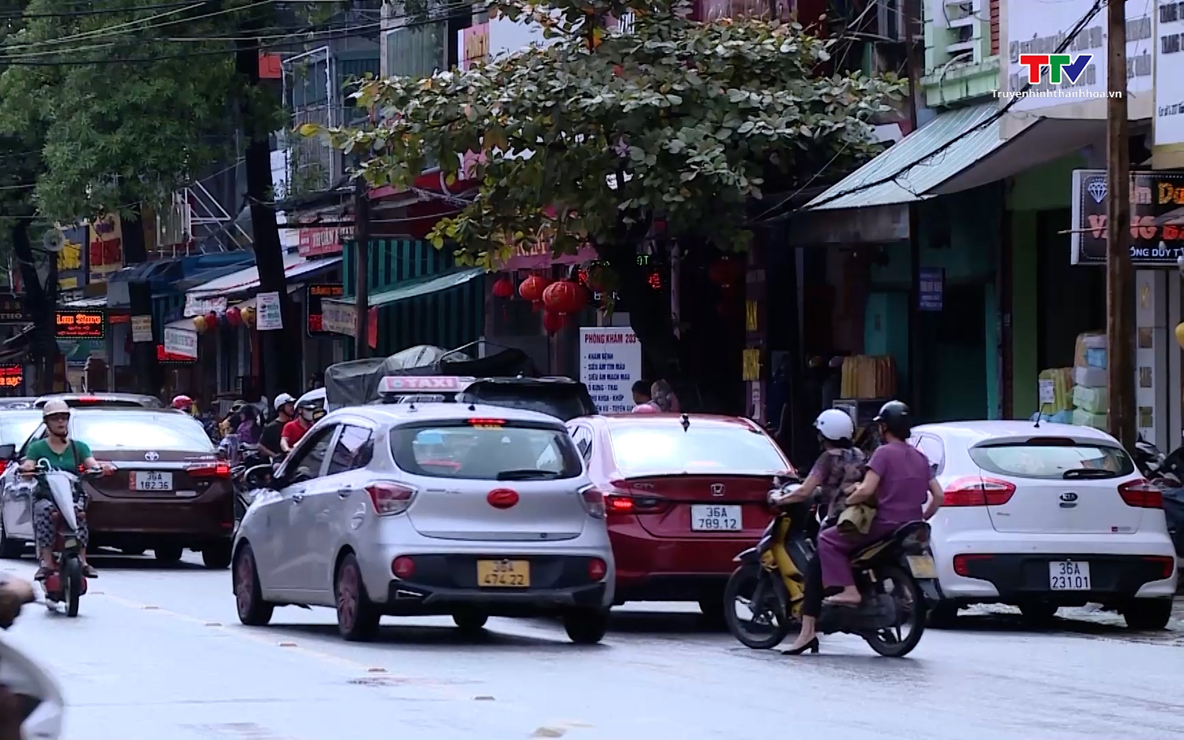 Mất an toàn giao thông tại các điểm bán bánh trung thu  tại thành phố Thanh Hóa