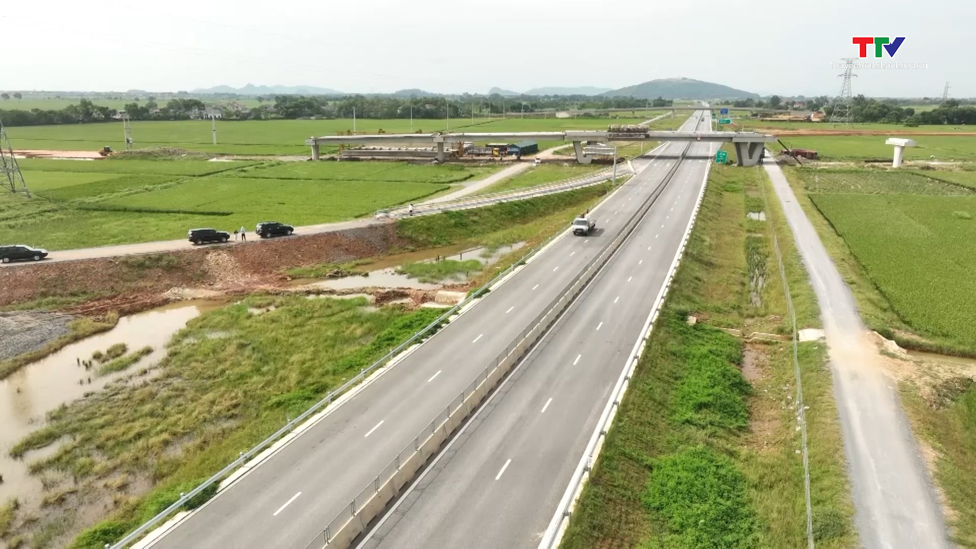 Đẩy nhanh tiến độ các công trình, dự án quan trọng quốc gia - Ảnh 2. Đẩy nhanh tiến độ các công trình, dự án quan trọng quốc gia - Ảnh 2.