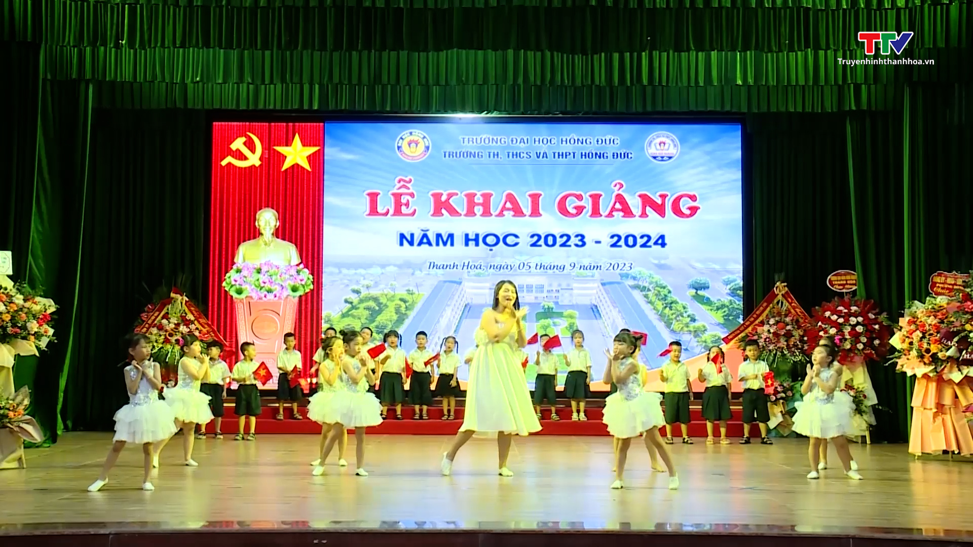 Học sinh thành phố Thanh Hóa hân hoan bước vào năm học mới - Ảnh 2.