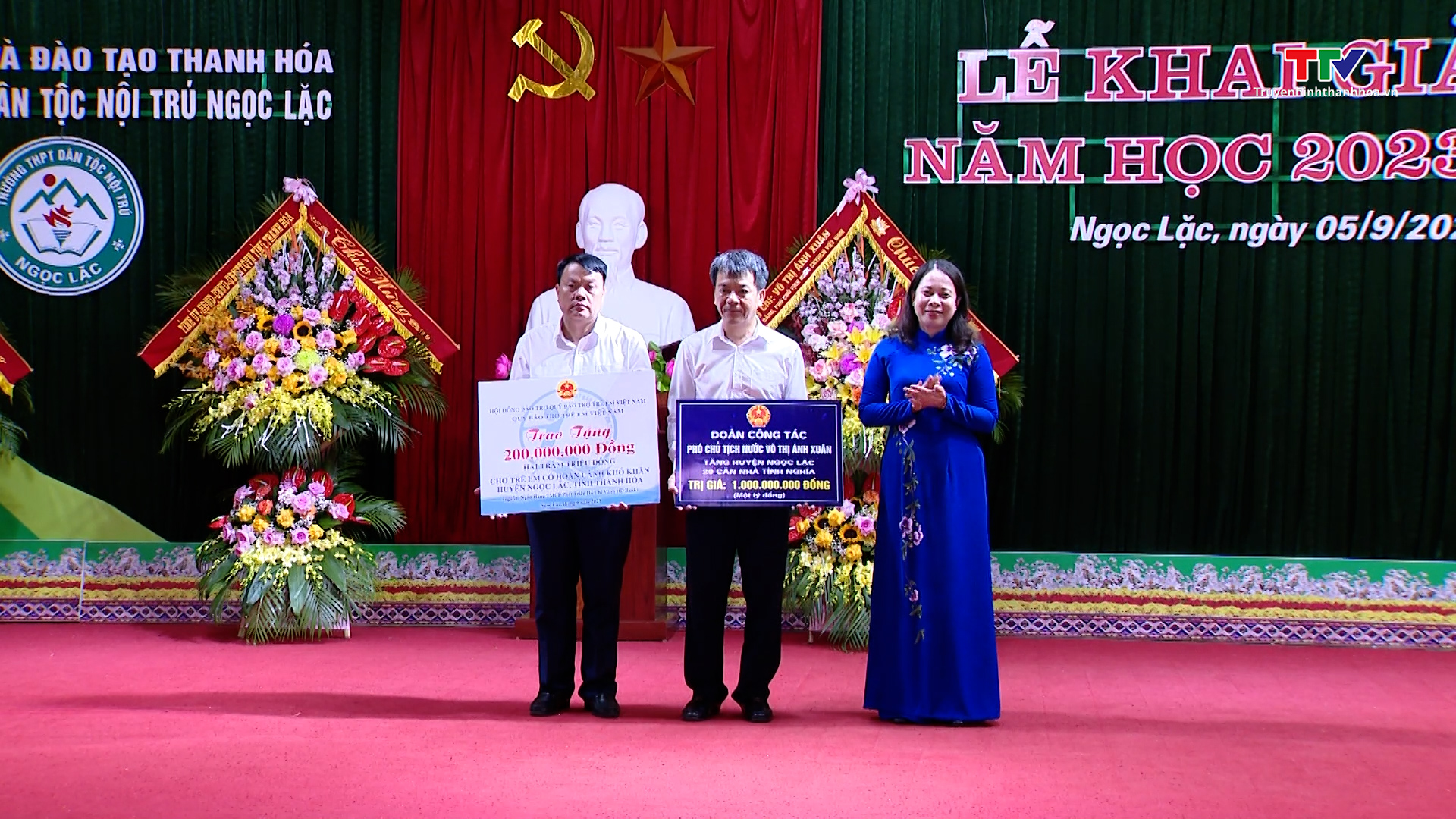 Phó Chủ tịch nước Võ Thị Ánh Xuân dự Lễ khai giảng năm học mới tại trường THPT Dân tộc nội trú Ngọc Lặc - Ảnh 8.