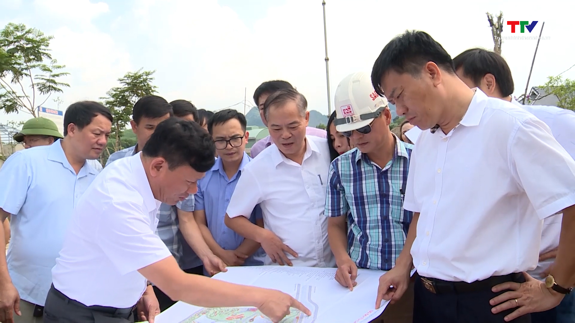 Phó Chủ tịch Thường trực UBND tỉnh Nguyễn Văn Thi kiểm tra, giải quyết khó khăn vướng mắc một số dự án tại huyện Thọ Xuân - Ảnh 2.