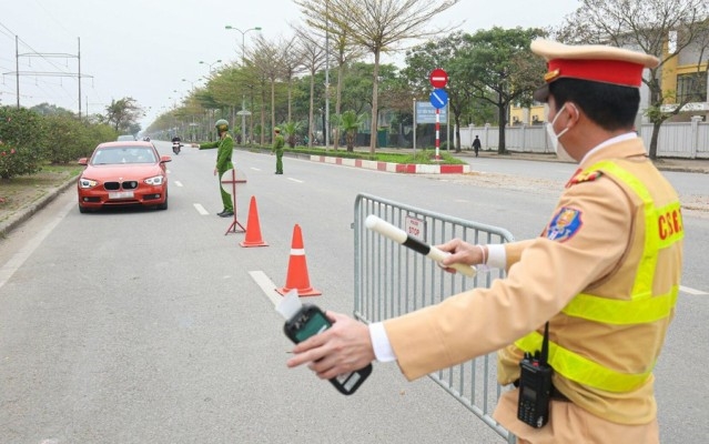 Từ 15/9, 4 trường hợp Cảnh sát giao thông được phép dừng xe - Ảnh 2.