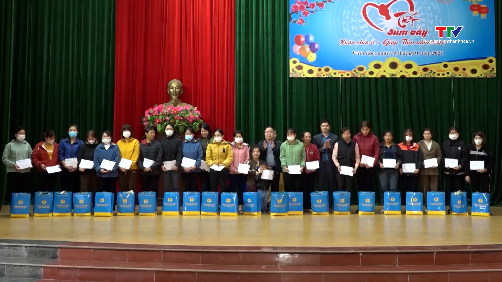 Liên đoàn lao động huyện Vĩnh Lộc tổ chức chương trình “Tết sum vầy - Xuân chia sẻ” năm 2024- Ảnh 1.