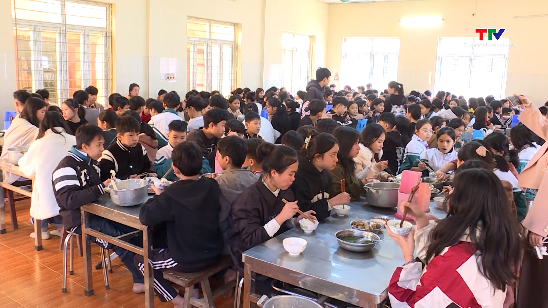 Nhiều vi phạm trong tổ chức bữa ăn cho học sinh nội trú- Ảnh 4.