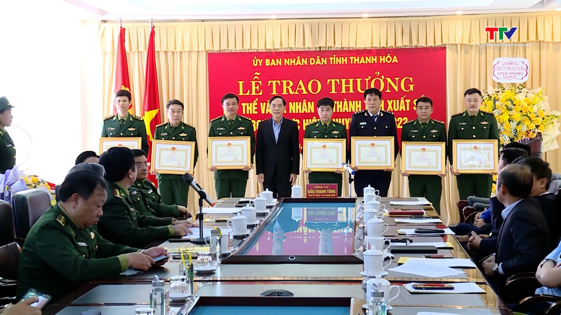 Trao thưởng cho Ban chuyên án triệt xóa đường dây ma túy từ Lào về Việt Nam- Ảnh 2.