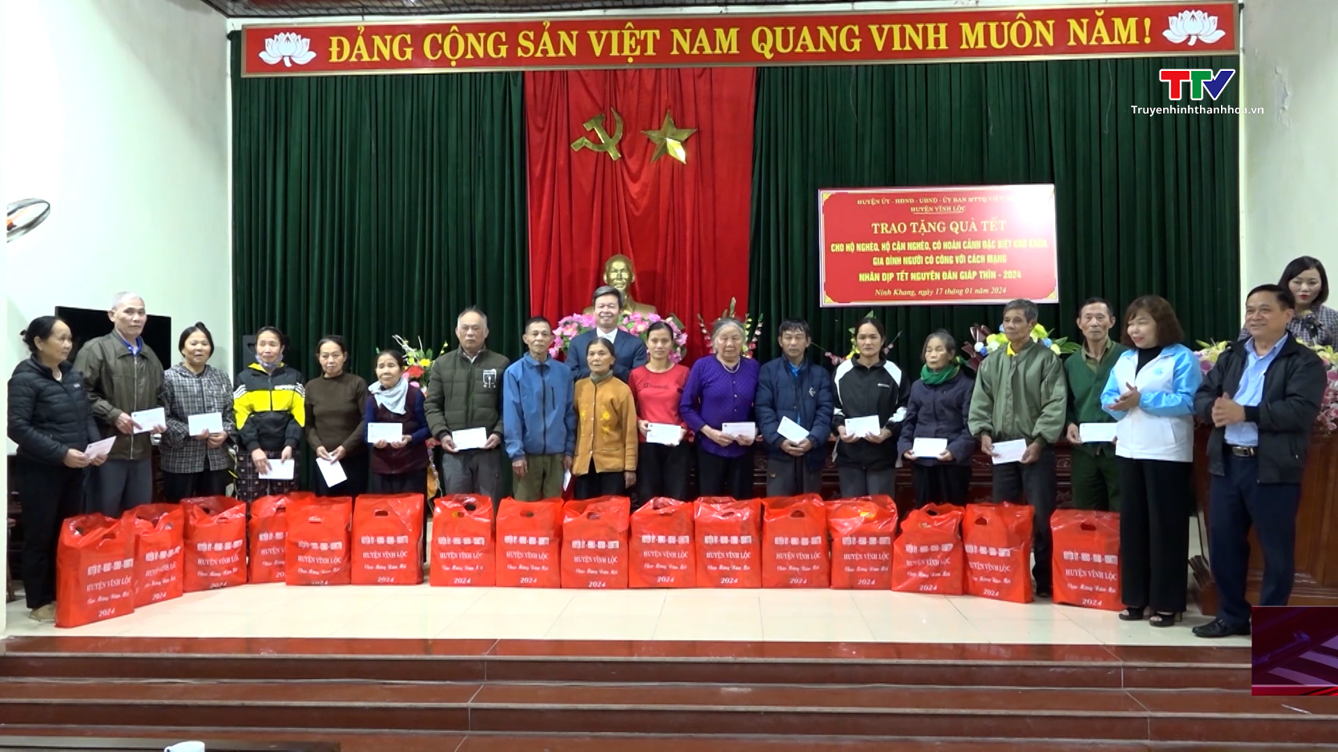 Huyện Vĩnh Lộc dành gần 600 triệu động thăm và tặng quà Tết - Ảnh 2.