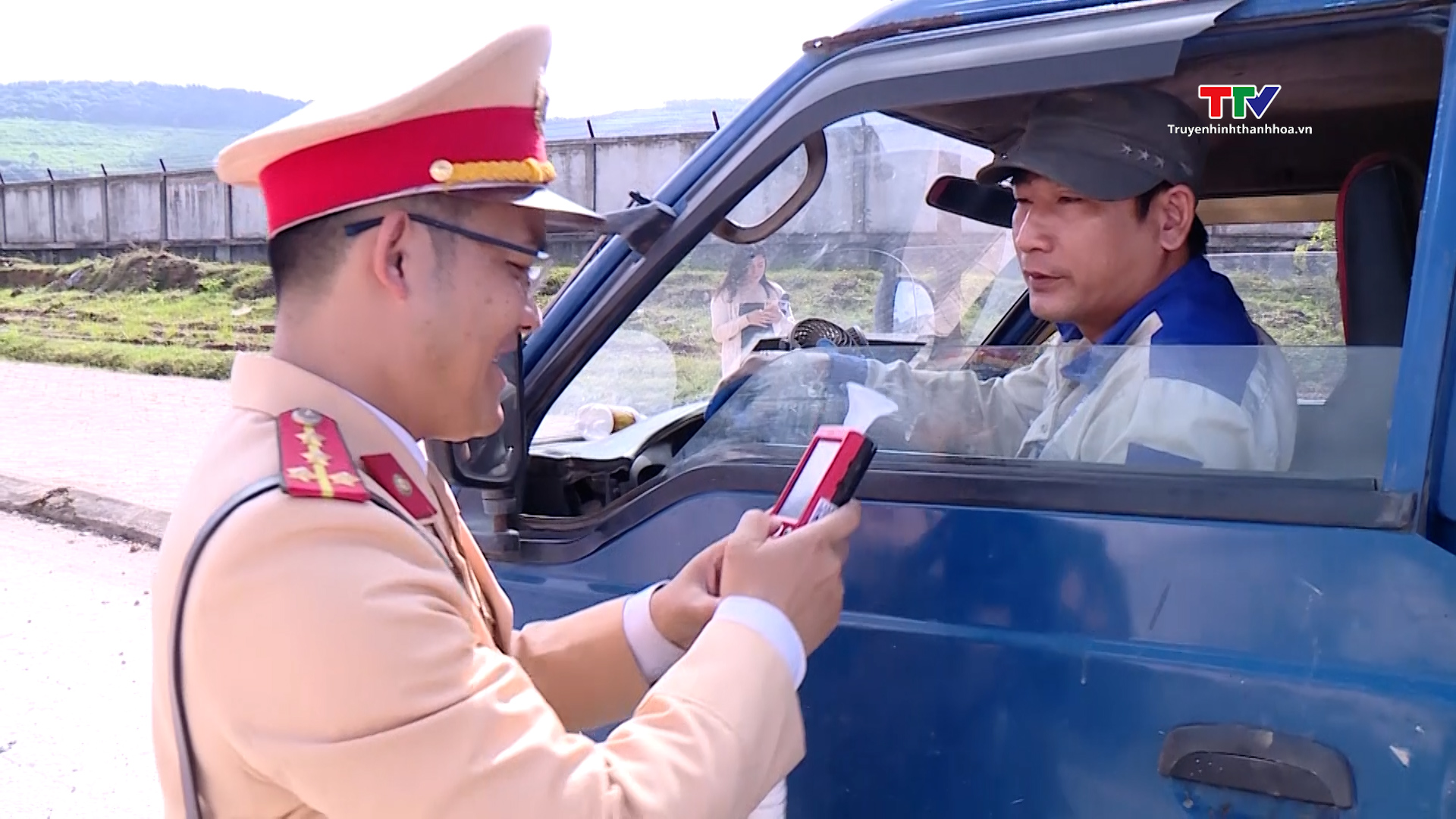 Công an Thị xã Nghi Sơn tăng cường đảm bảo trật tự an toàn giao thông Tết Nguyên Đán- Ảnh 2.