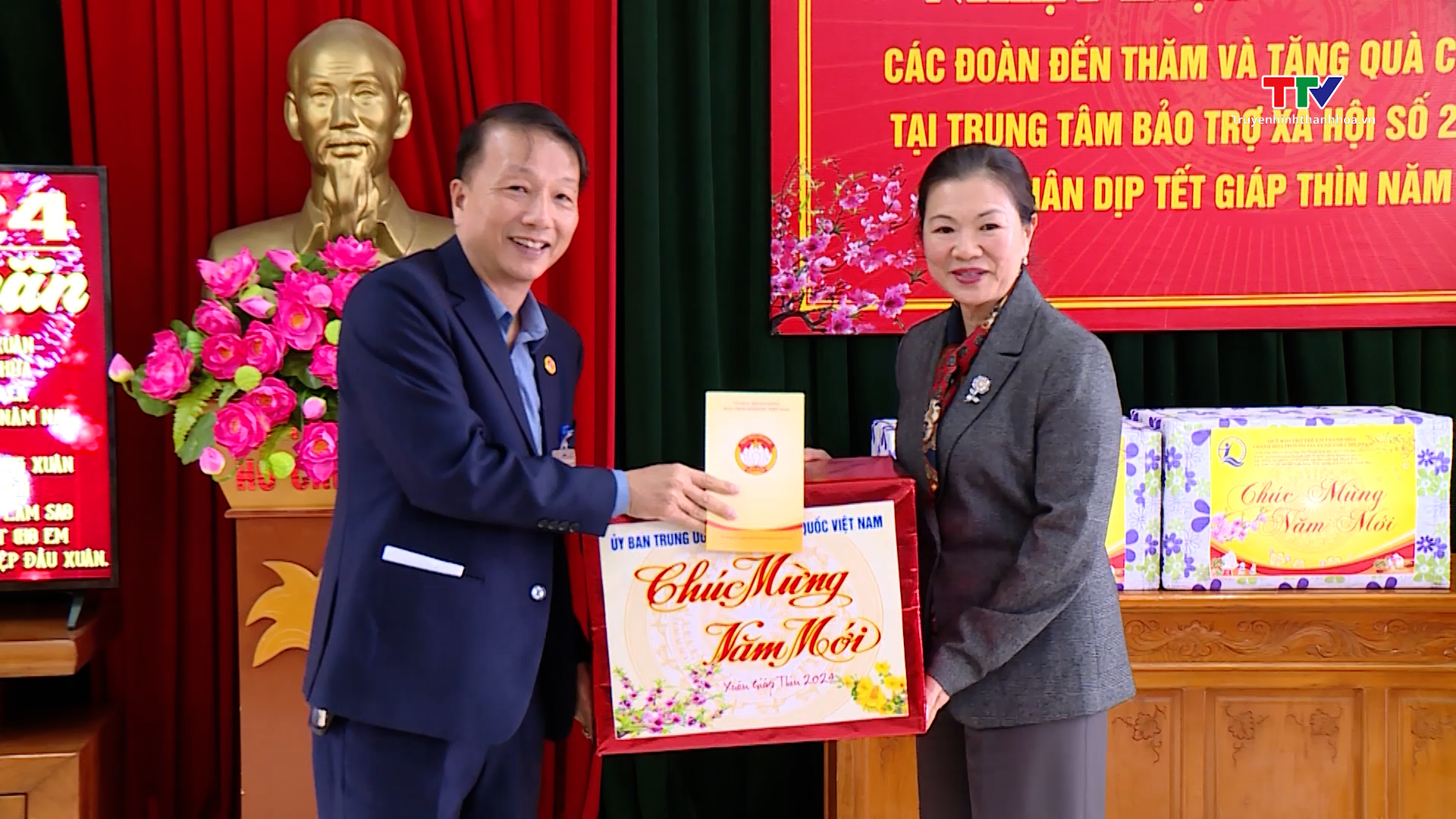 Phó Chủ tịch Ủy ban Trung ương MTTQ Việt Nam Trương Thị Ngọc Ánh thăm, tặng quà Tết tại tỉnh Thanh Hóa- Ảnh 4.