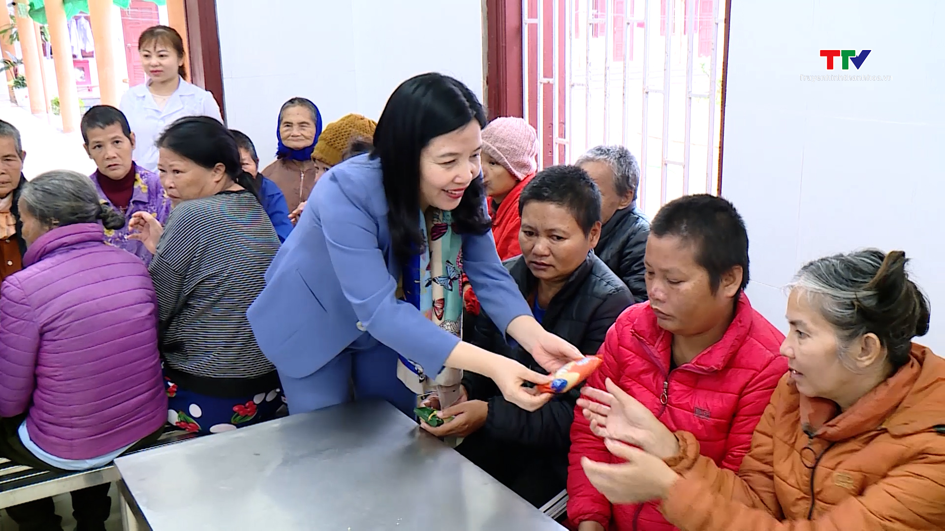 Phó Chủ tịch Ủy ban Trung ương MTTQ Việt Nam Trương Thị Ngọc Ánh thăm, tặng quà Tết tại tỉnh Thanh Hóa- Ảnh 3.