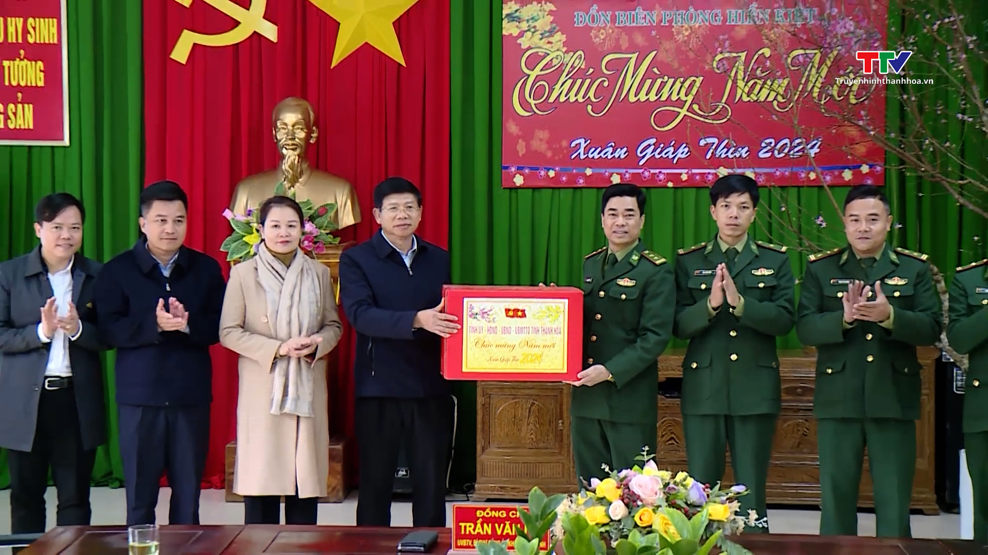 Bí thư Đảng uỷ Khối Cơ quan và Doanh nghiệp tỉnh thăm, chúc Tết tại huyện Quan Hoá- Ảnh 2.