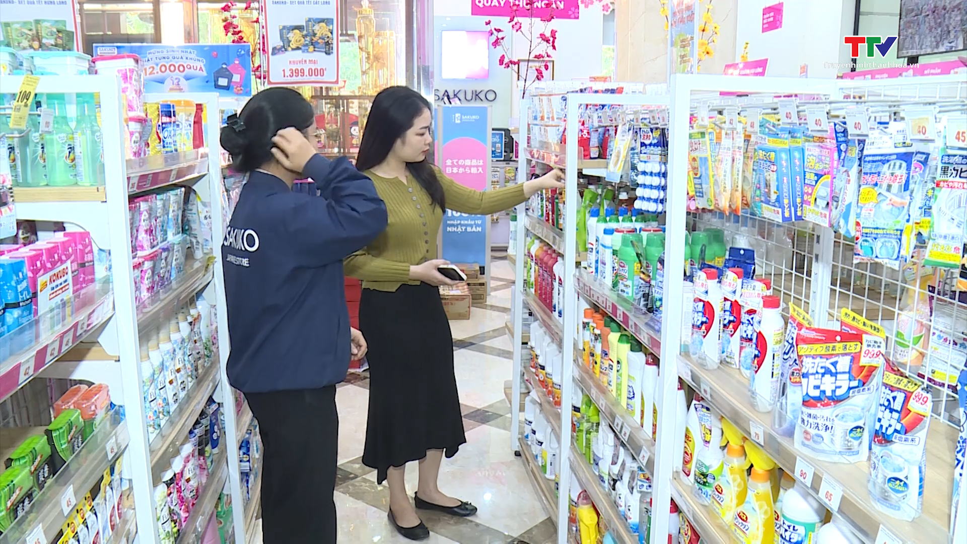 Thành phố Thanh Hóa đẩy mạnh tiêu thụ và siết chặt kiểm tra, kiểm soát thị trường hàng hóa dịp Tết Nguyên đán Giáp Thìn 2024- Ảnh 3.