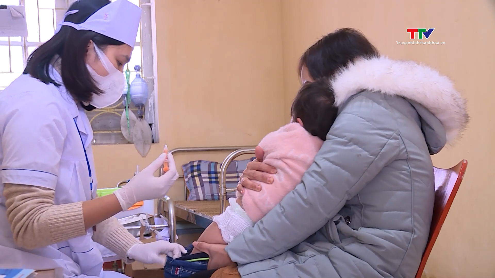 Thị xã Nghi Sơn tập trung tiêm bù vắc xin cho trẻ- Ảnh 1.