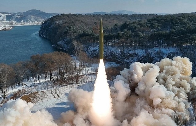 Triều Tiên phóng nhiều tên lửa hành trình từ bờ biển phía Đông- Ảnh 1.
