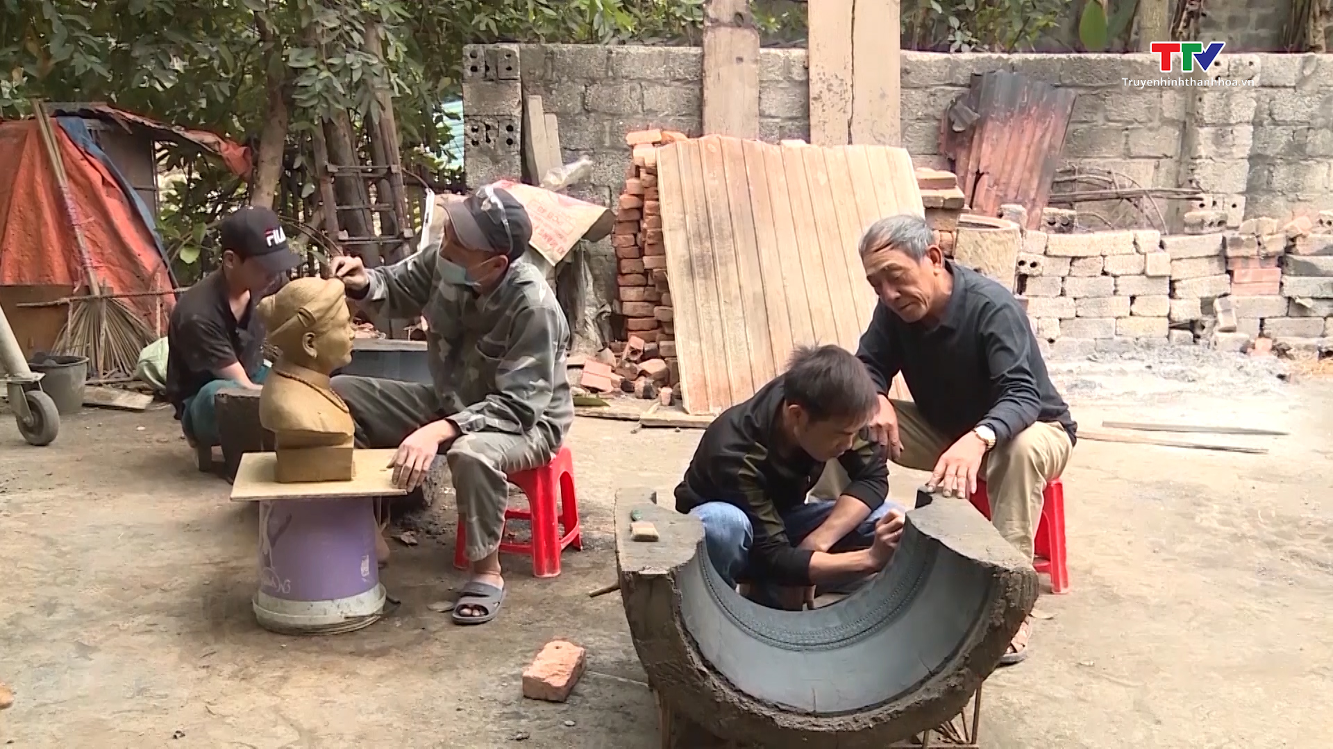 Hành trình thăm làng nghề truyền thống đúc đồng ở xã Thiệu Trung, huyện Thiệu Hóa- Ảnh 1.