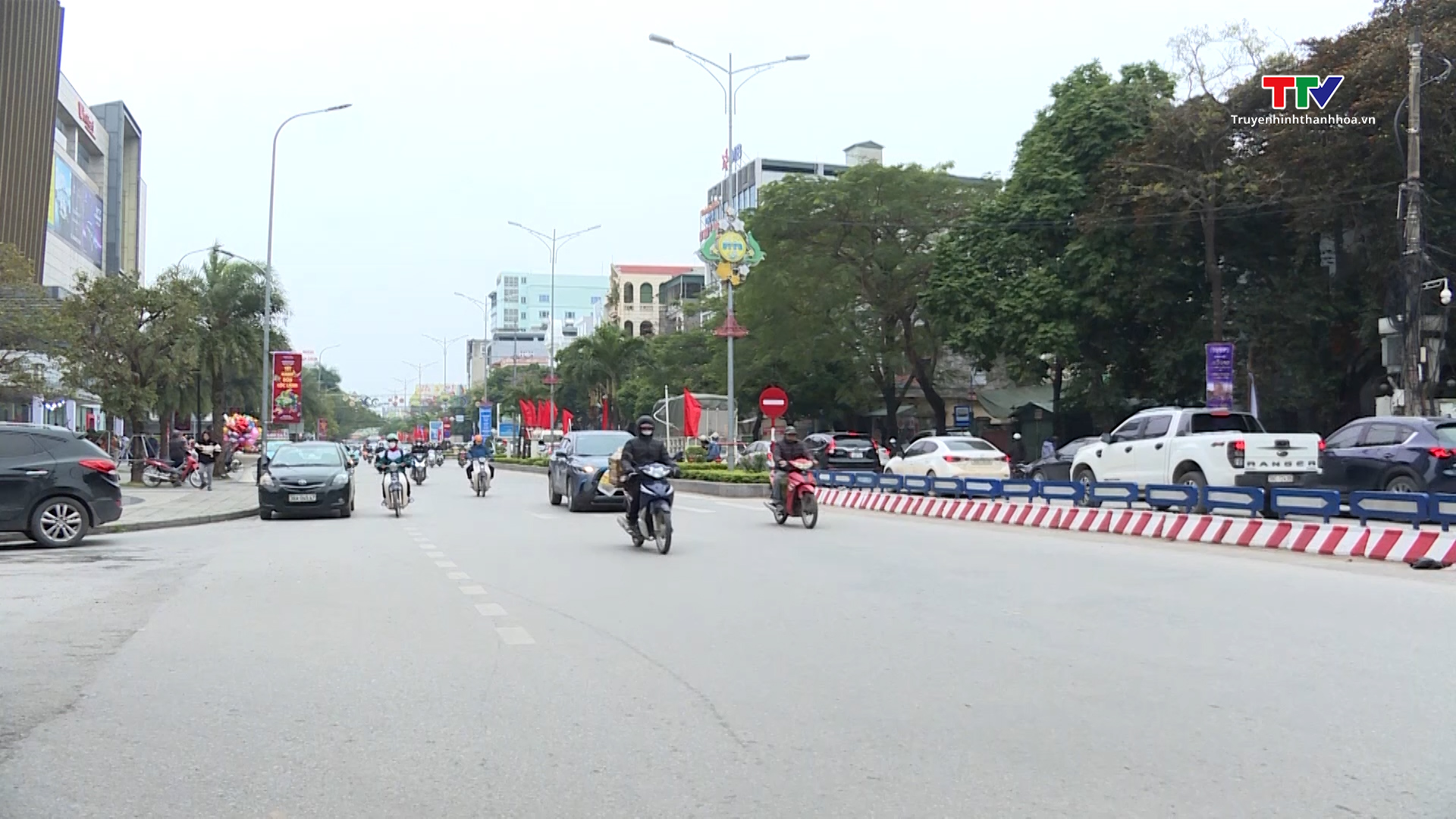 Thành phố Thanh Hóa tổ chức phân luồng giao thông chống ùn tắc dịp Tết 2024- Ảnh 1.