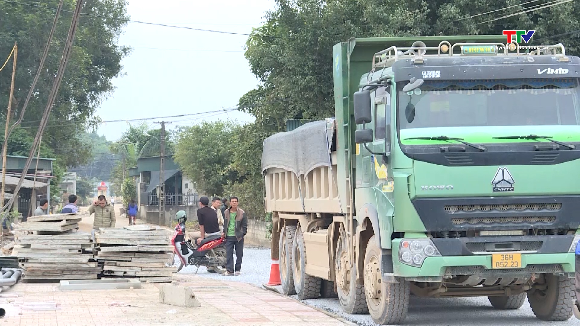 Xử lý vi phạm tải trọng trên các tuyến tỉnh lộ, đoạn qua địa bàn huyện Như Thanh- Ảnh 2.
