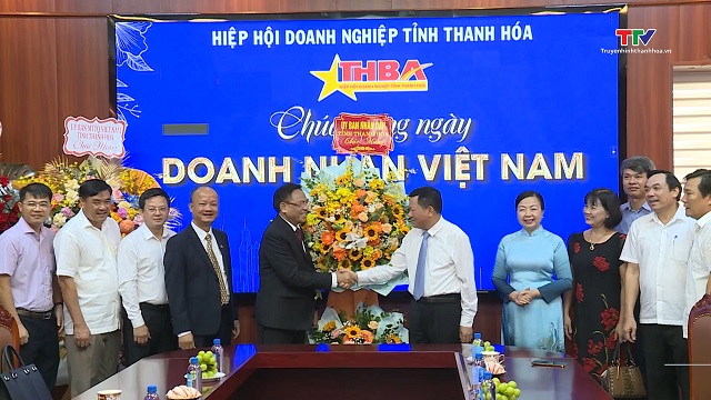 Phó Chủ tịch Thường trực UBND tỉnh Nguyễn Văn Thi chúc mừng Ngày Doanh nhân Việt Nam- Ảnh 1.