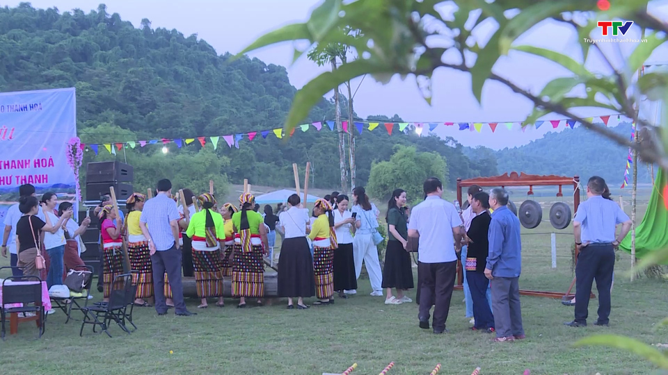 Câu lạc bộ Nhà báo nữ Thanh Hóa đi thực tế tại huyện Như Thanh- Ảnh 1.