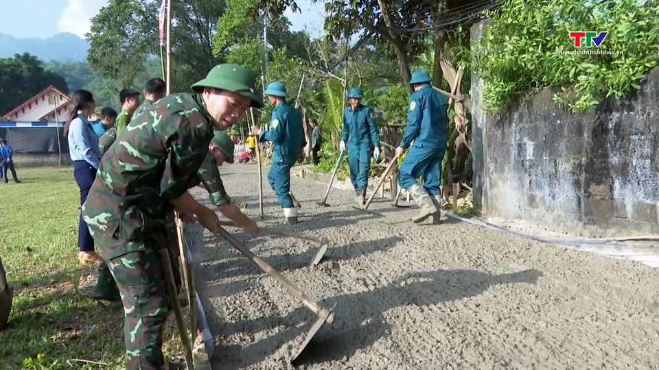 Lực lượng vũ trang huyện Bá Thước chung sức xây dựng nông thôn mới- Ảnh 1.