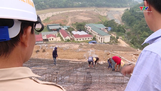 Phấn đấu đảm bảo tiến độ thực hiện dự án kè chống sạt lở tại xã Trung Thành, huyện Quan Hoá- Ảnh 1.