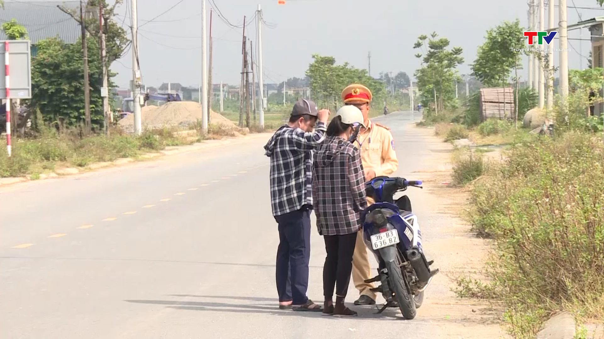 Công an huyện Đông Sơn tăng cường các giải pháp bảo đảm trật tự an toàn giao thông- Ảnh 3.