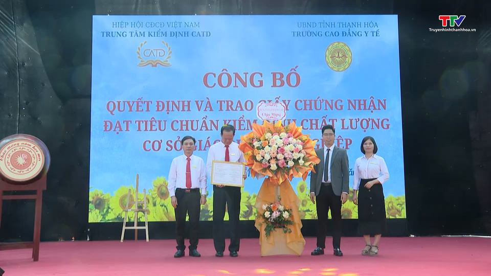 Trường Cao đẳng Y tế Thanh Hoá khai giảng năm học mới và đón nhận Quyết định đạt tiêu chuẩn kiểm định chất lượng cơ sở giáo dục nghề nghiệp- Ảnh 2.