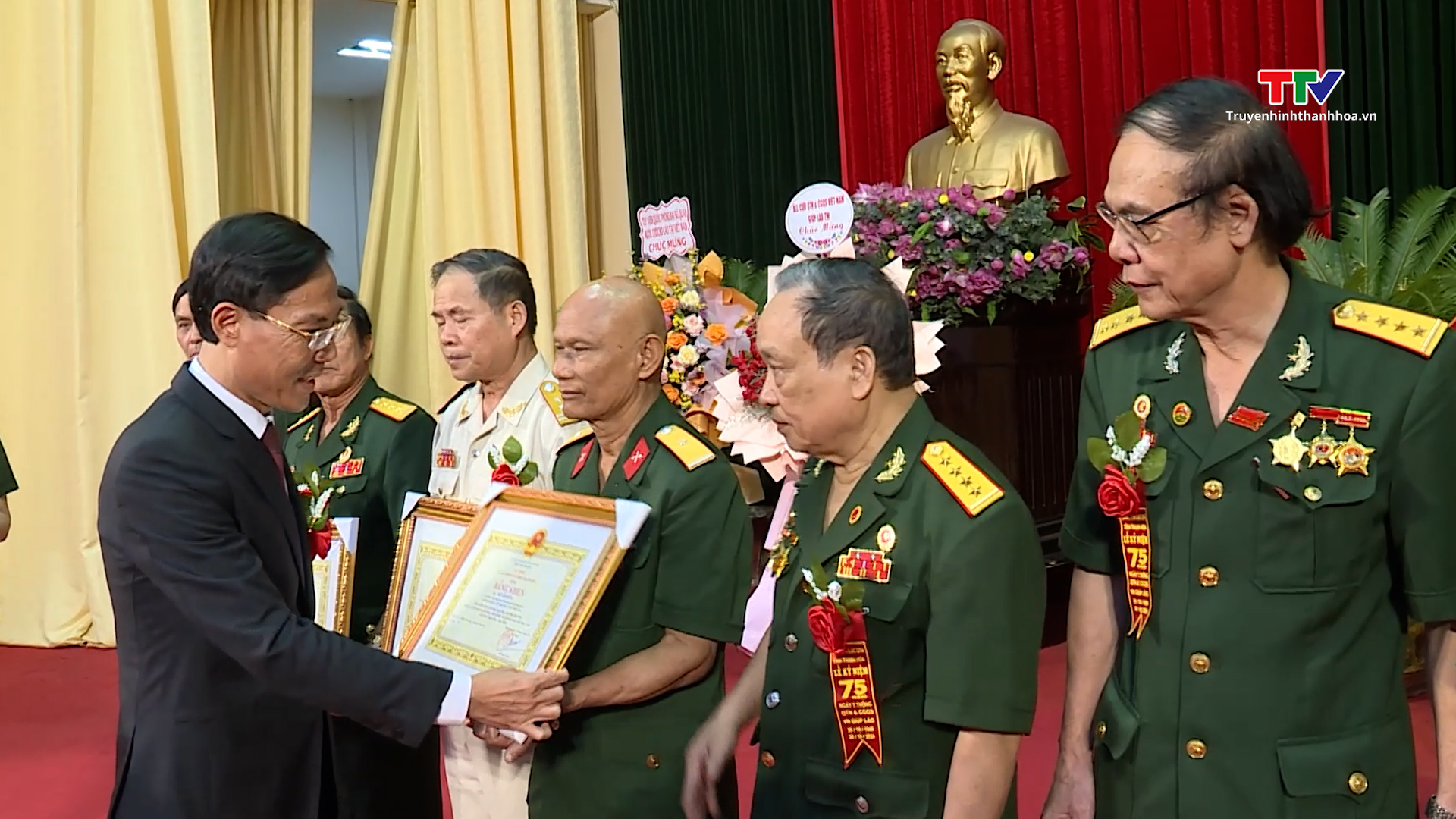 Kỷ niệm 75 năm Ngày truyền thống Quân tình nguyện và Chuyên gia quân sự Việt Nam giúp cách mạng Lào- Ảnh 3.