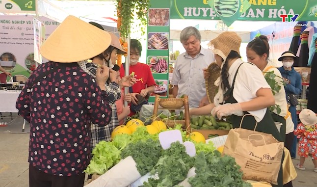 Hơn 18 nghìn lượt người đến thăm quan, mua sắm tại hoạt động trưng bày, giới thiệu nông sản, thực phẩm an toàn- Ảnh 3.