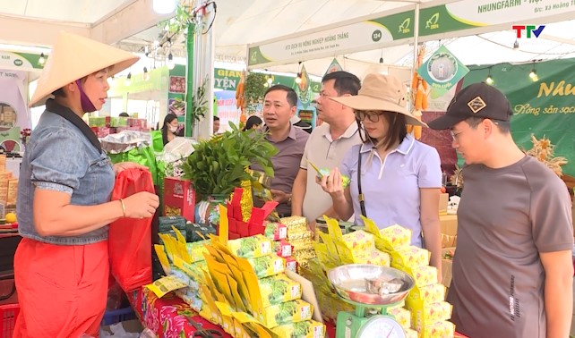 Hơn 18 nghìn lượt người đến thăm quan, mua sắm tại hoạt động trưng bày, giới thiệu nông sản, thực phẩm an toàn- Ảnh 5.