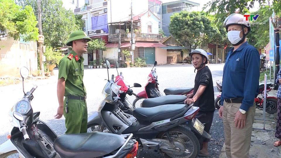 Tăng cường phối hợp giữa nhà trường và gia đình đảm bảo an toàn giao thông cho học sinh- Ảnh 1.