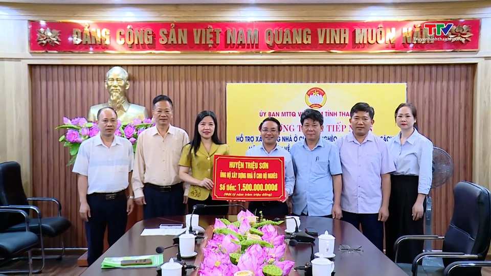 Ủy ban Mặt trận Tổ quốc tỉnh tiếp nhận ủng hộ từ huyện Triệu Sơn- Ảnh 1.