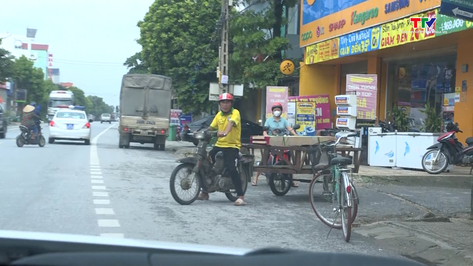 Công an Thanh Hoá xử lý 143 "xe tự chế, xe kéo"- Ảnh 1.