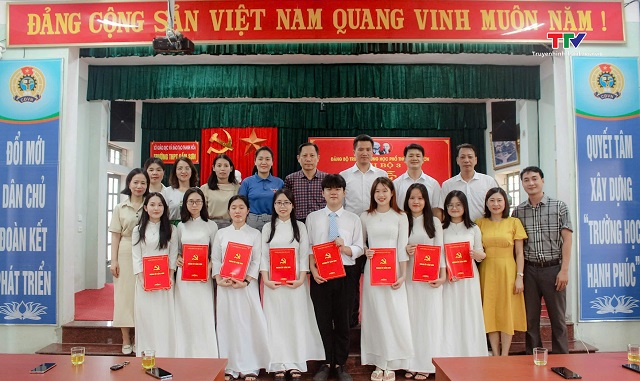 "Gieo hạt giống đỏ" trong trường học ở thành phố Sầm Sơn- Ảnh 1.