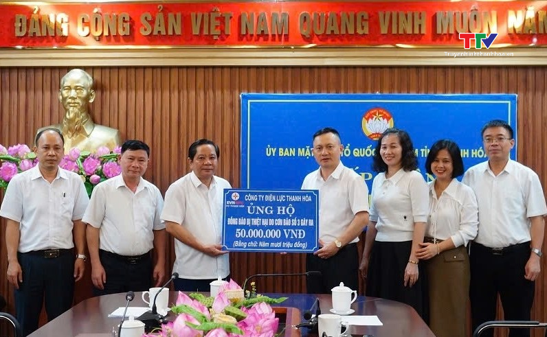 Ủy ban Mặt trận tổ quốc tỉnh tiếp nhận ủng hộ đồng bào bị thiệt hại do bão số 3- Ảnh 1.