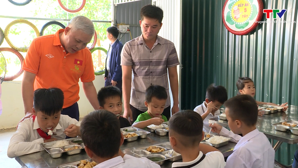 Lan toả yêu thương từ những hoạt động nhân ái dành cho trẻ em vùng cao- Ảnh 3.