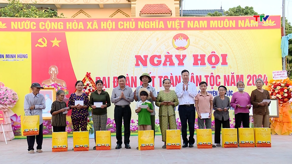 Phó Chủ tịch Thường trực Ủy ban Nhân dân tỉnh Nguyễn Văn Thi dự Ngày hội đại đoàn kết tại Hậu Lộc- Ảnh 3.