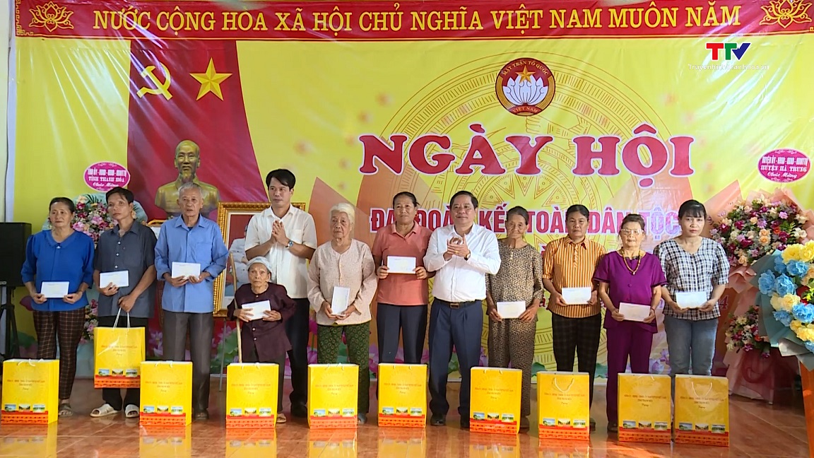 Trưởng Ban Tuyên giáo Tỉnh ủy dự Ngày hội Đại đoàn kết toàn dân tộc tại Hà Trung- Ảnh 2.