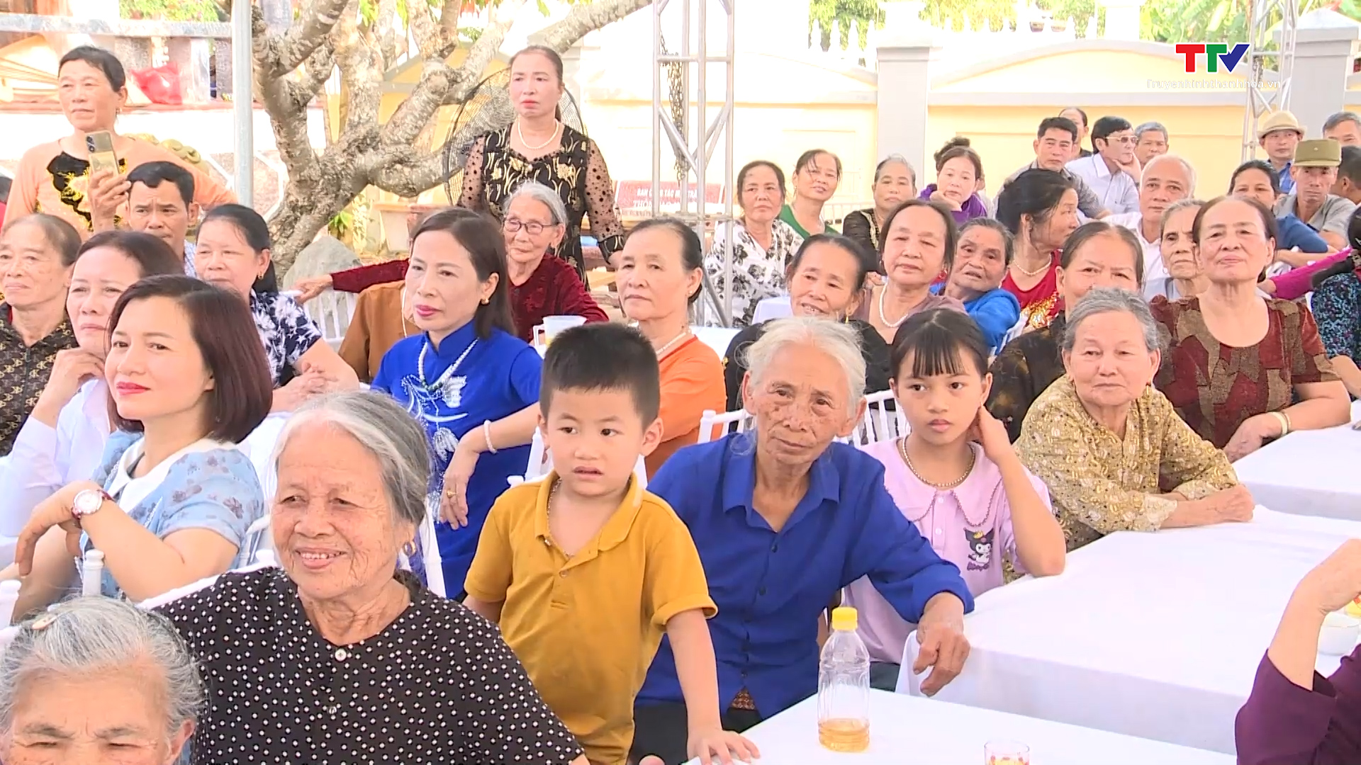 Chủ nhiệm Ủy ban Kiểm tra Tỉnh ủy Lê Quang Hùng dự Ngày hội Đoàn kết các dân tộc tại huyện Nông Cống- Ảnh 3.