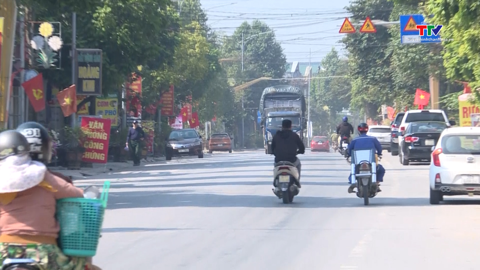 Công an huyện Hậu Lộc tăng cường xử lý vi phạm, bảo đảm trật tự an toàn giao thông những tháng cuối năm- Ảnh 1.