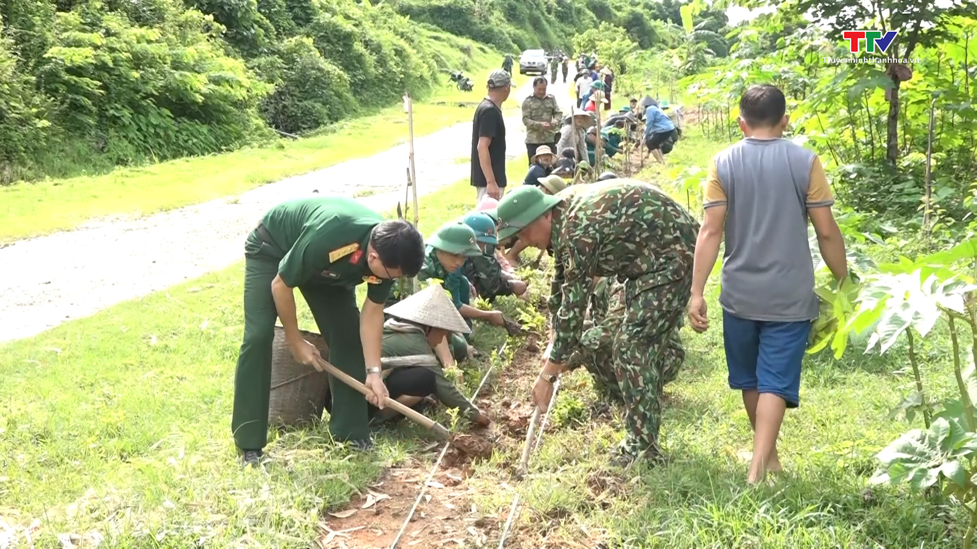 Ban Chỉ huy Quân sự huyện Mường Lát chung tay xây dựng nông thôn mới- Ảnh 3.