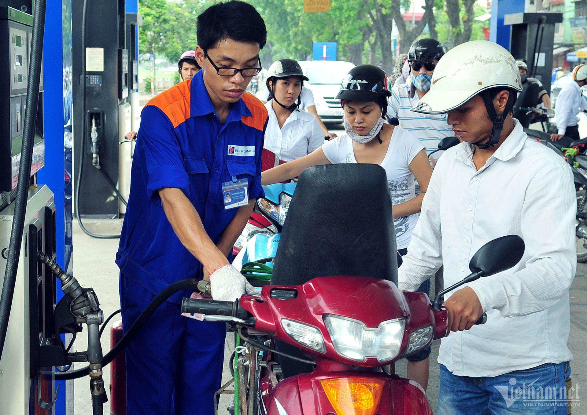 Giá xăng dầu hôm nay quay đầu tăng từ 15h, có loại lên sát 21.000 đồng/lít- Ảnh 1.