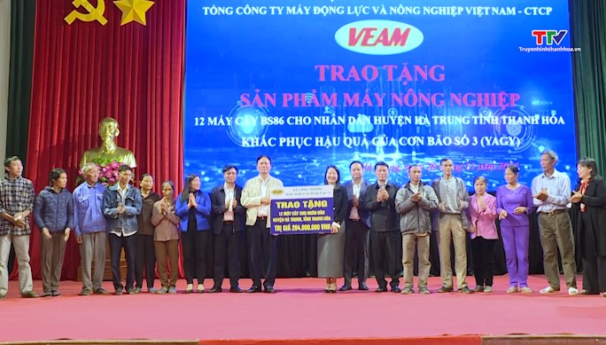 Trao tặng 12 máy cày cho Nhân dân huyện Hà Trung khắc phục hậu quả của cơn bão số 3 - Ảnh 1.