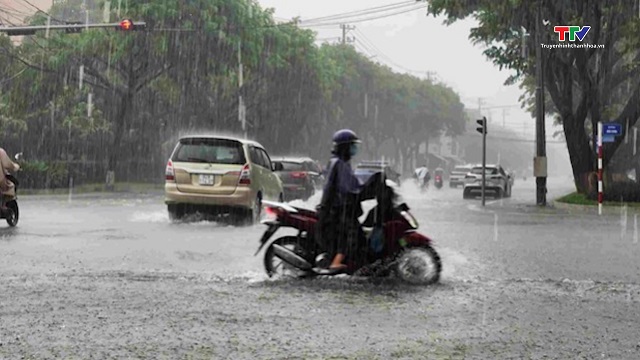 Nhiều hình thái thời tiết nguy hiểm ảnh hưởng đến nước ta ngay đầu tháng 11- Ảnh 1.