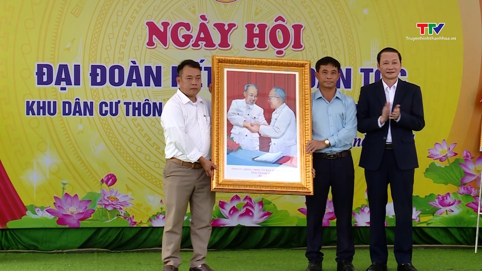 Chủ tịch Ủy ban Nhân dân tỉnh dự Ngày hội Đại đoàn kết tại huyện Như Thanh- Ảnh 3.