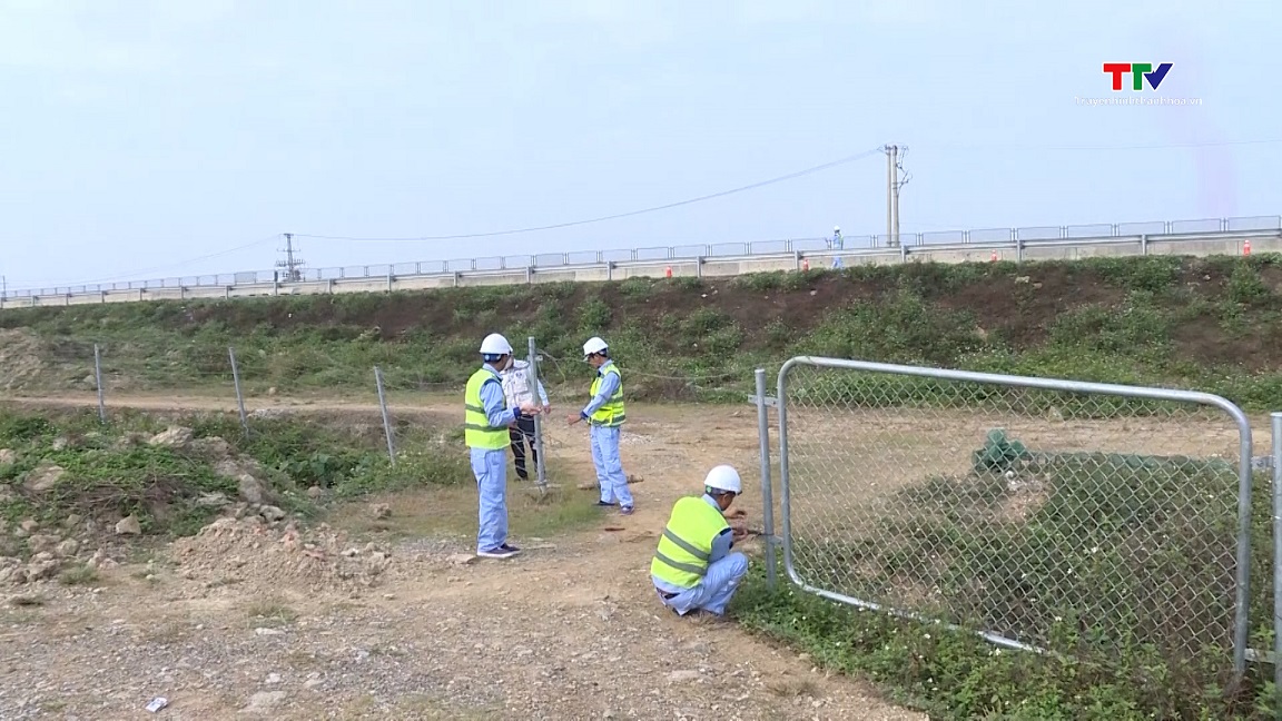 Cần ngăn chặn tình trạng  người dân tự ý tháo mở rào bảo vệ trên cao tốc- Ảnh 1.